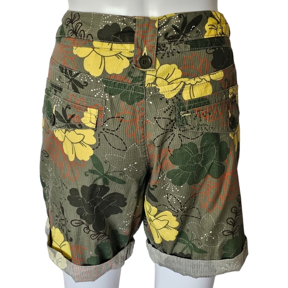 UNIONBAY Olive Floral Belted Roll Tab Utility Bermudas Size 9 - Picture 4 of 8